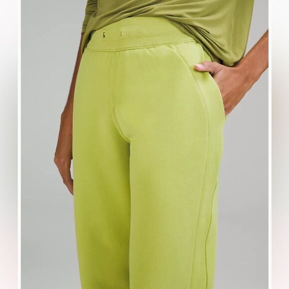 Scuba High-Rise Jogger
Full Length - Picture 3 of 5